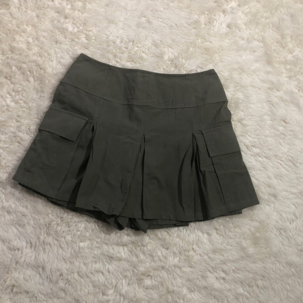 Pleated Skorts with Cargo Pockets - Olive Green